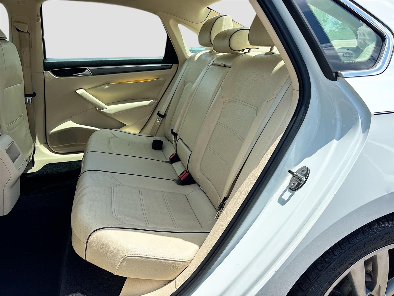 2017 Volkswagen Passat R-Line w/Comfort Pkg