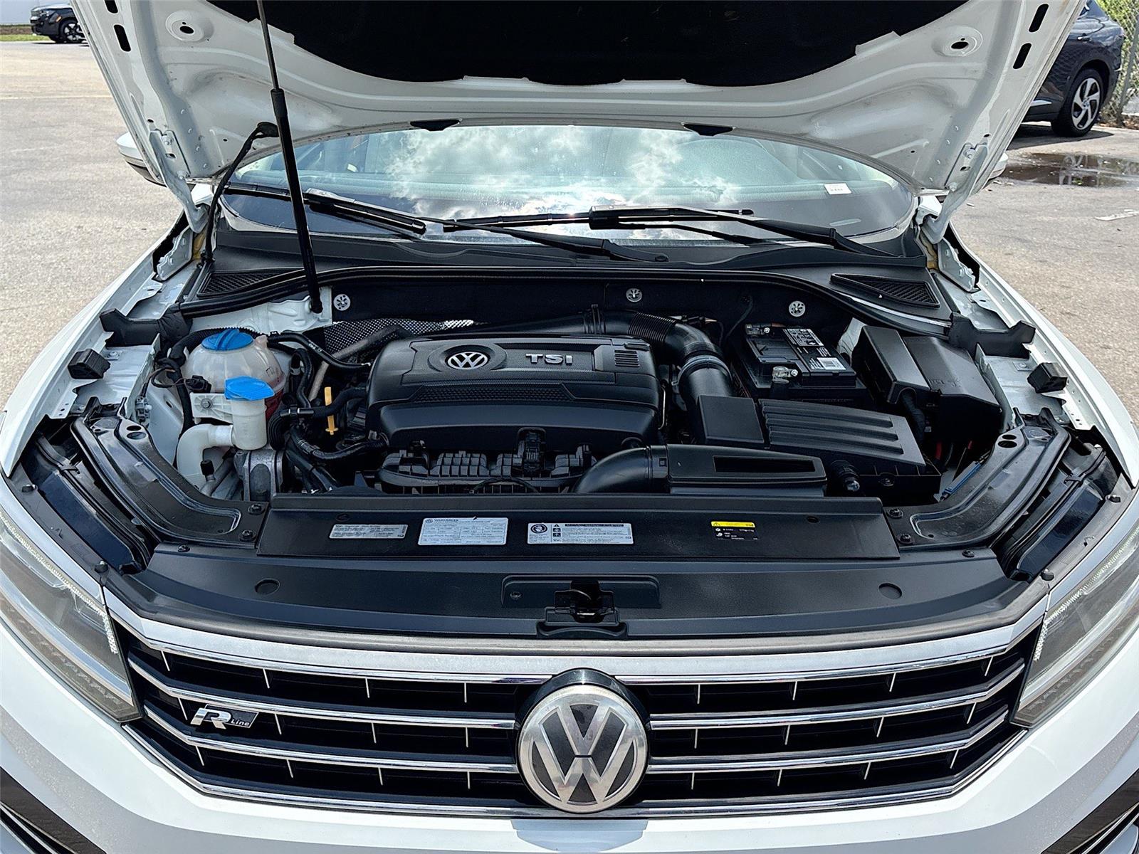 2017 Volkswagen Passat R-Line w/Comfort Pkg