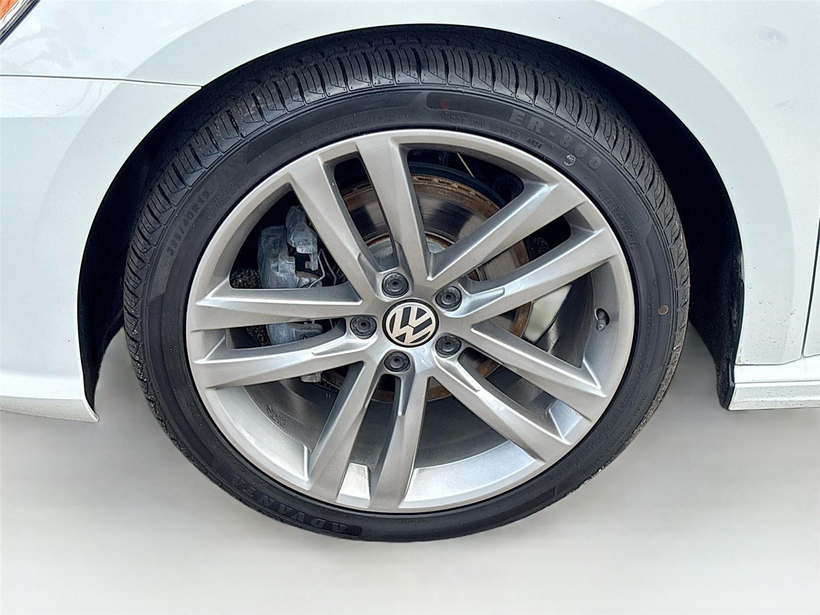 2017 Volkswagen Passat R-Line w/Comfort Pkg