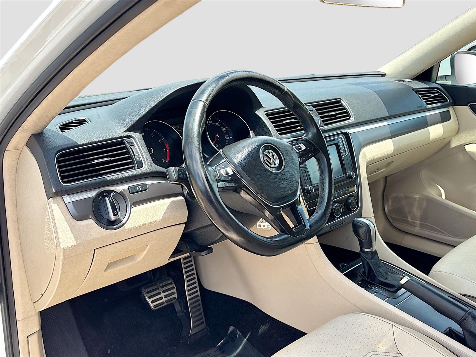 2017 Volkswagen Passat R-Line w/Comfort Pkg