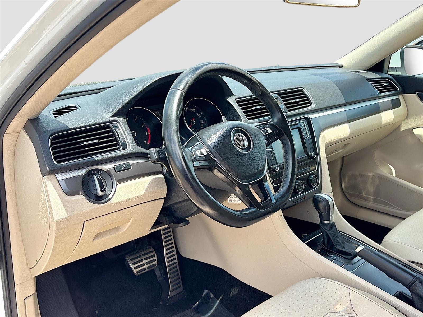2017 Volkswagen Passat R-Line w/Comfort Pkg