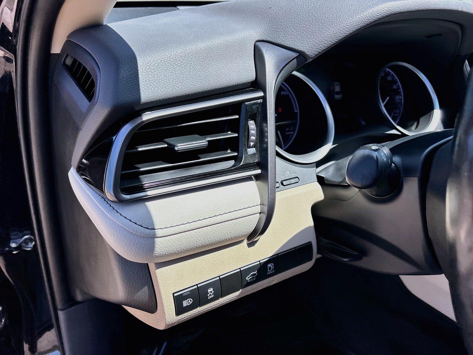 2023 Toyota Camry Hybrid XLE