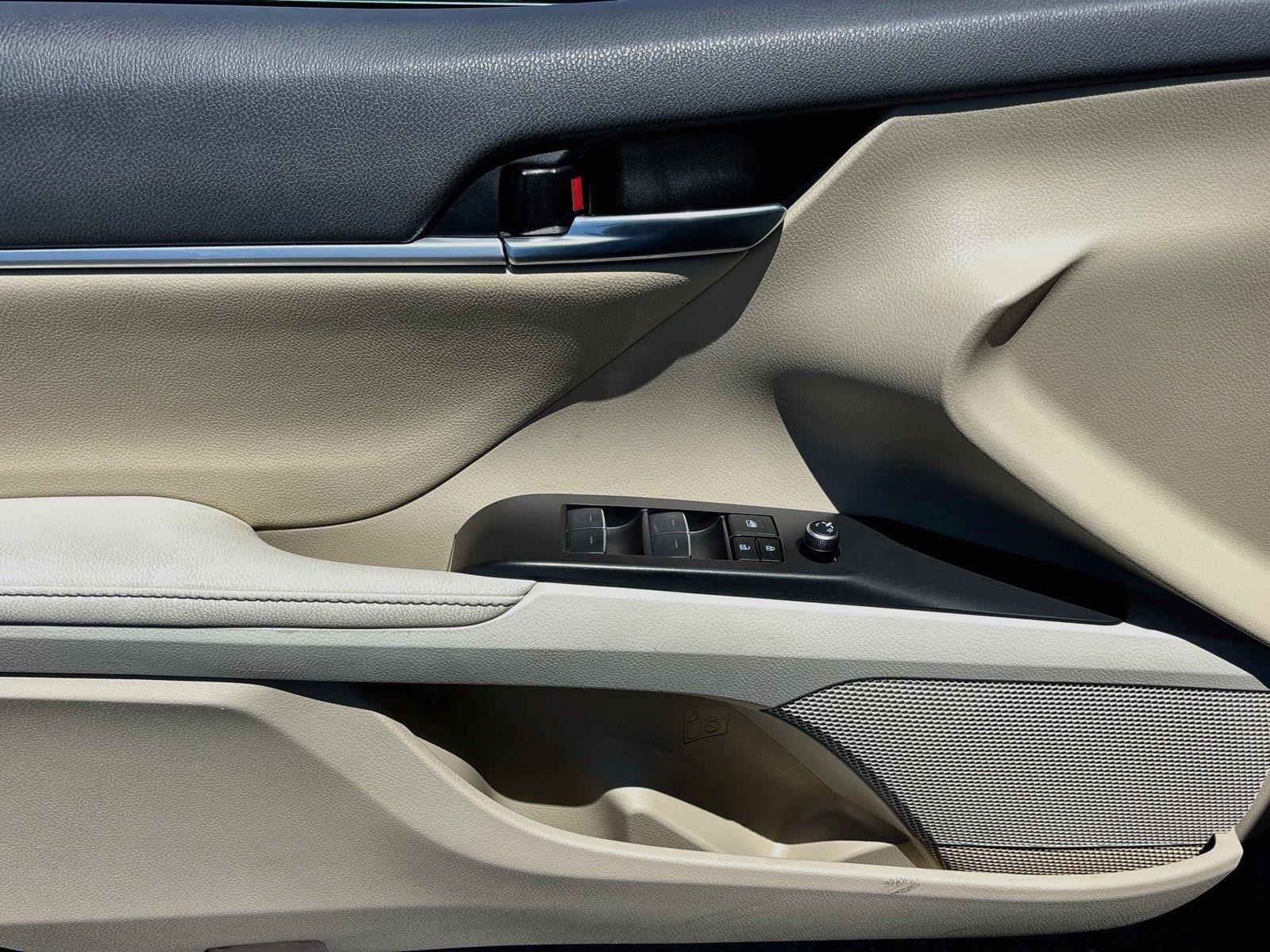 2023 Toyota Camry Hybrid XLE