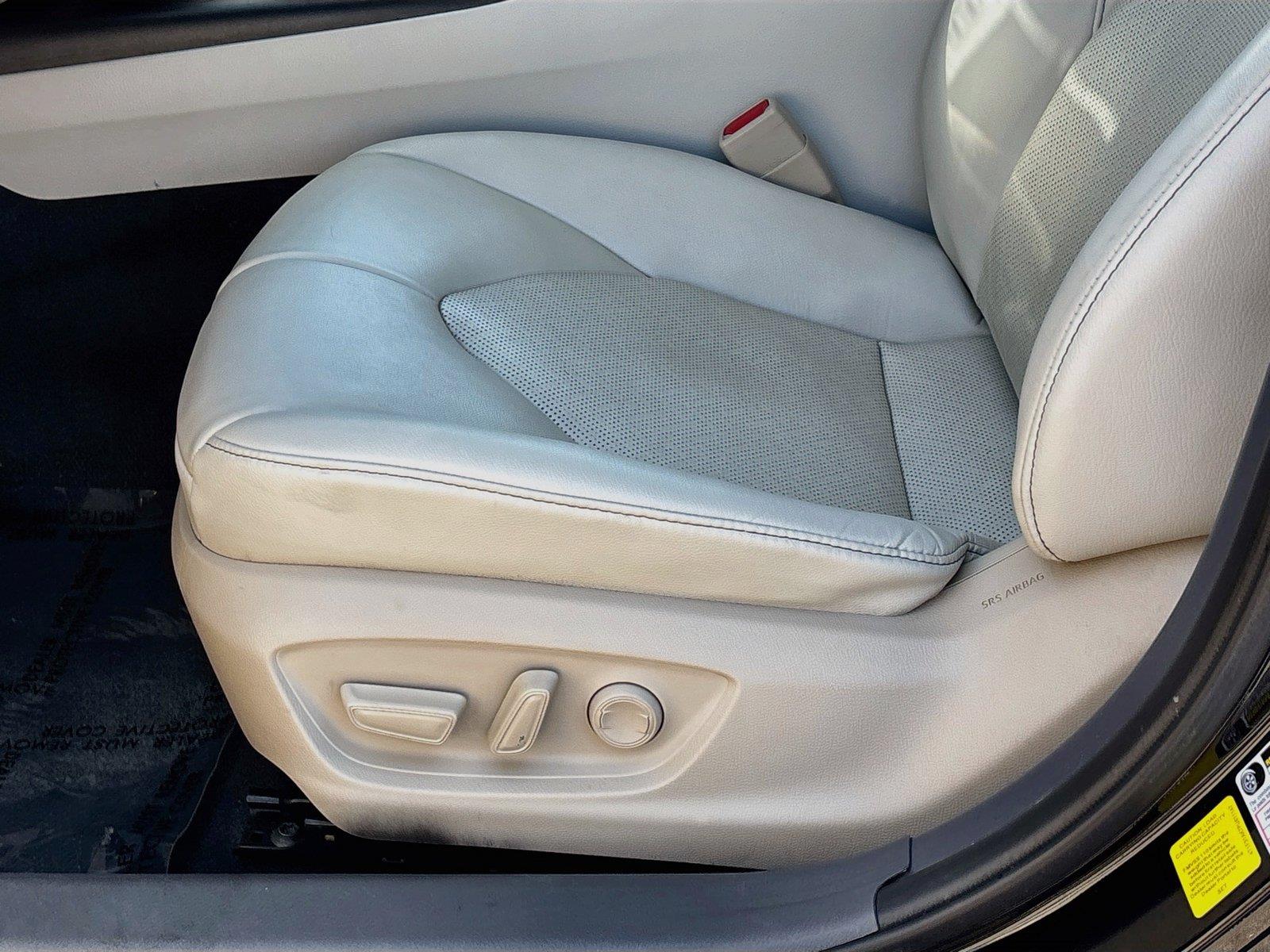 2023 Toyota Camry Hybrid XLE