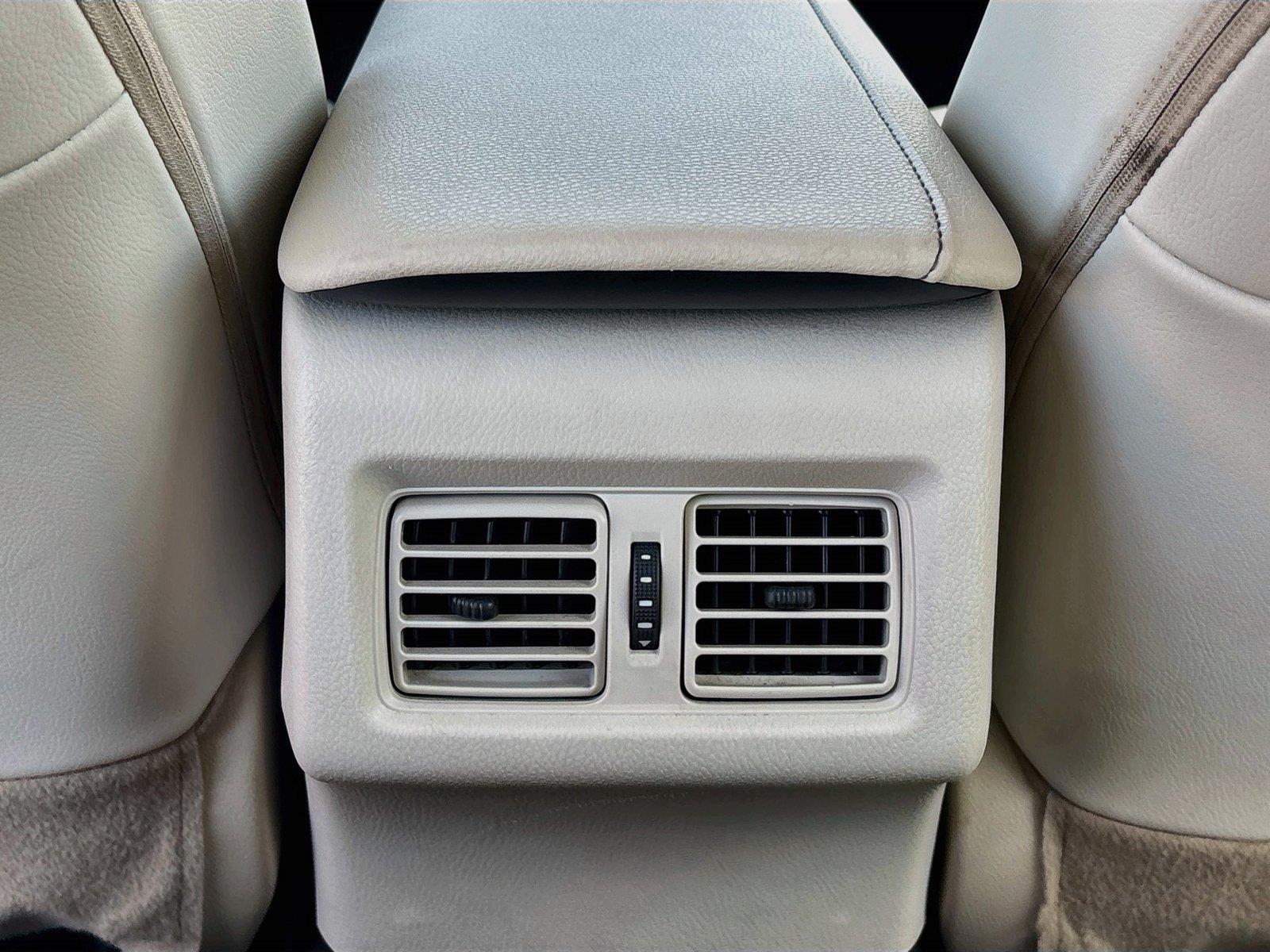 2023 Toyota Camry Hybrid XLE