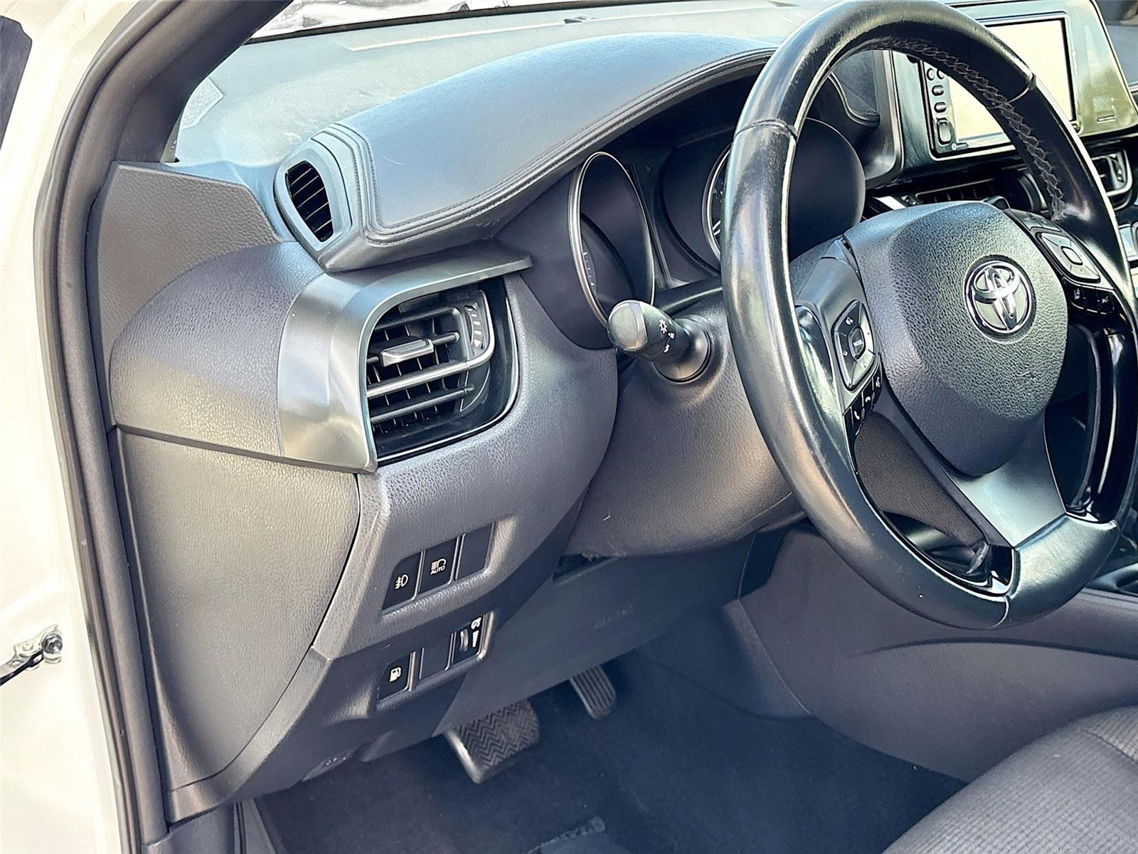 2018 TOYOTA C-HR XLE/XLE PR