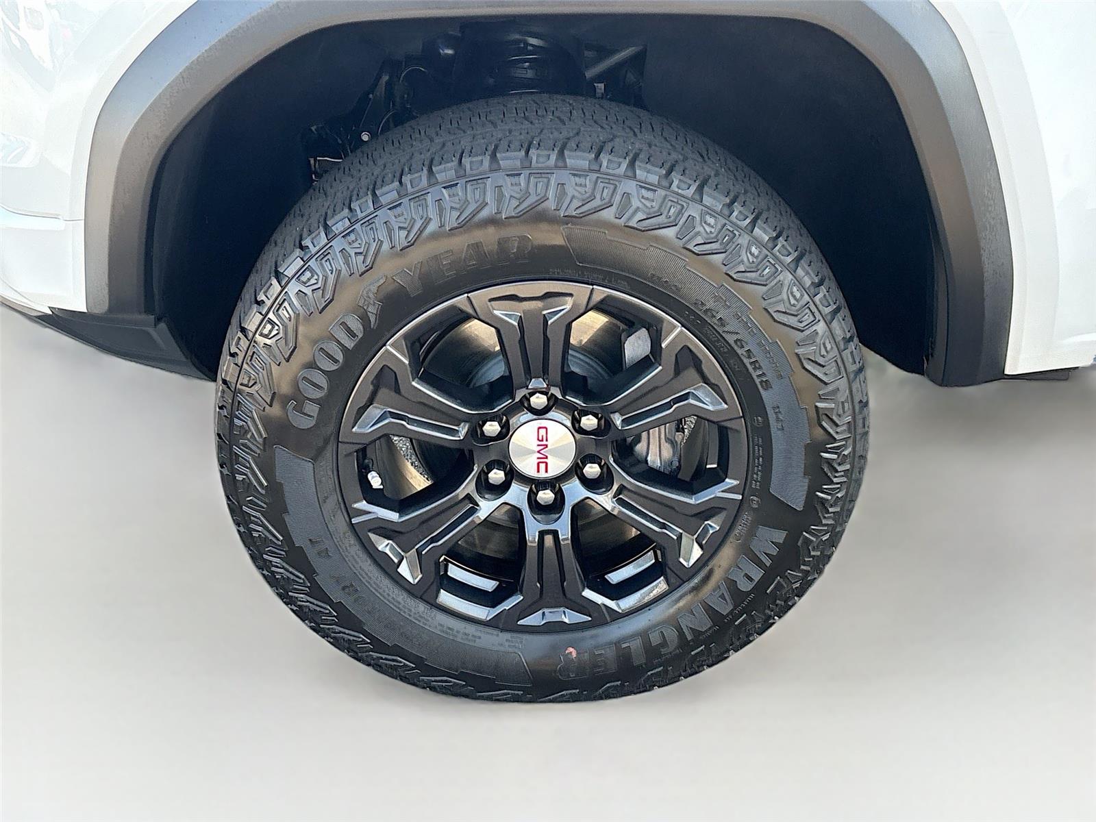 2024 GMC CANYON ELEVATIO