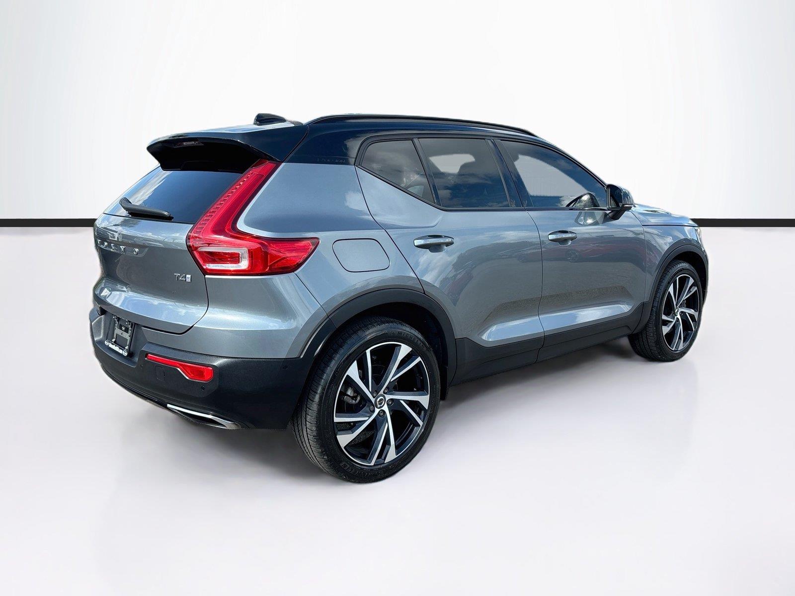 2019 VOLVO XC40 T4 R-DESIG