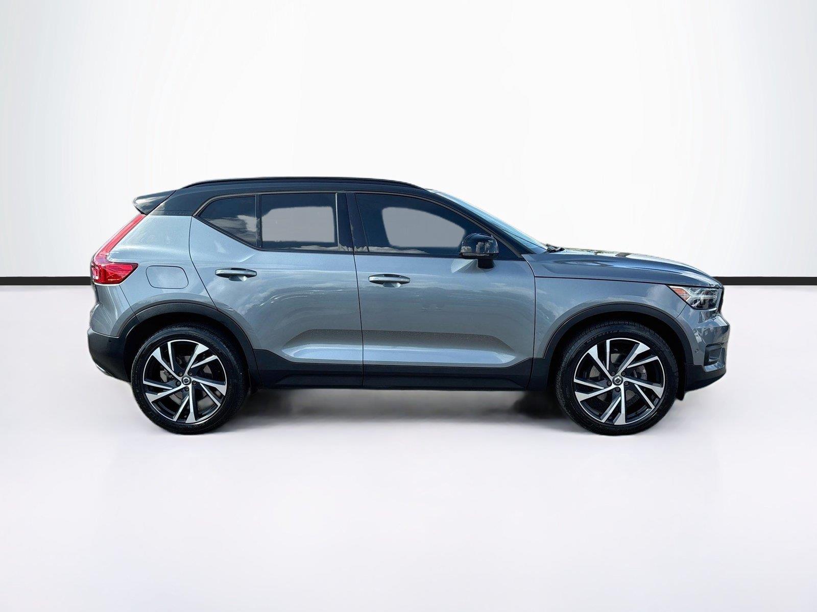 2019 VOLVO XC40 T4 R-DESIG