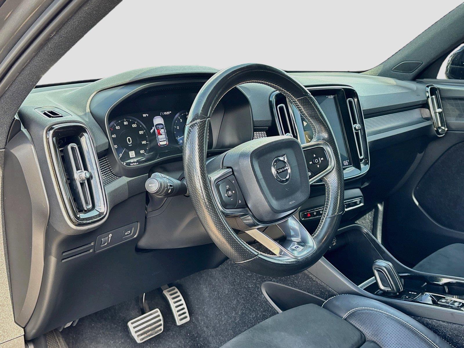 2019 VOLVO XC40 T4 R-DESIG