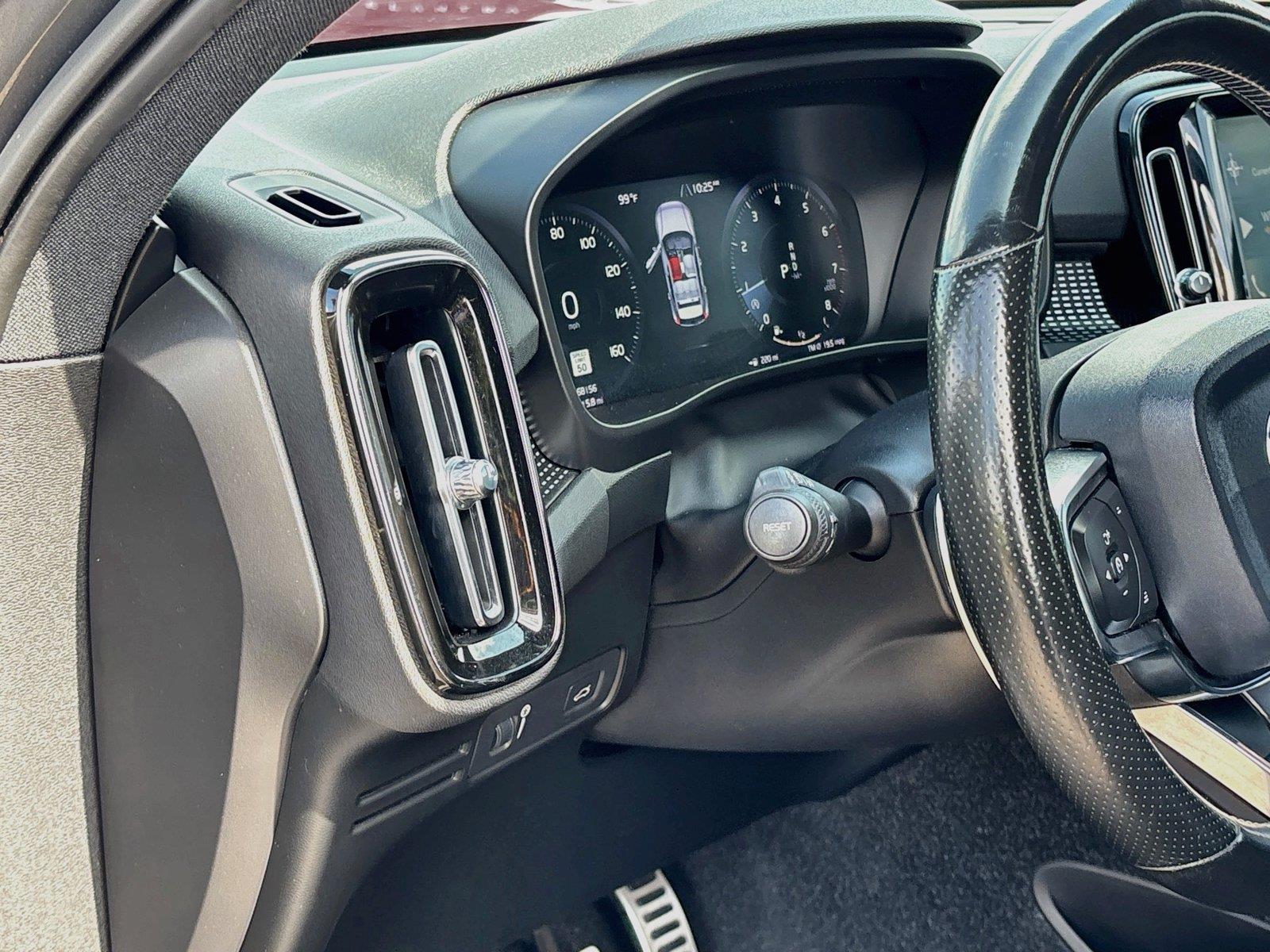 2019 VOLVO XC40 T4 R-DESIG