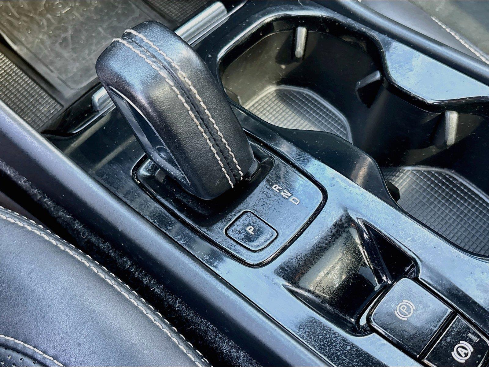 2019 VOLVO XC40 T4 R-DESIG