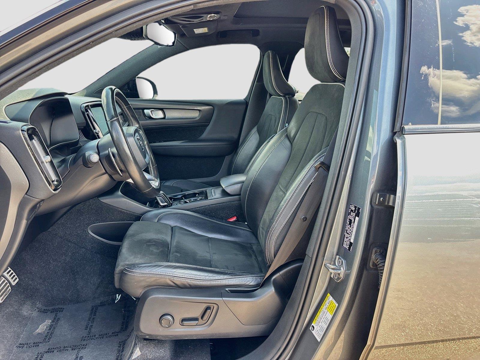 2019 VOLVO XC40 T4 R-DESIG