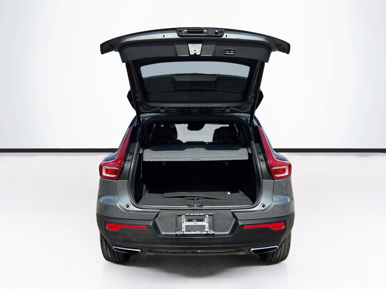 2019 VOLVO XC40 T4 R-DESIG