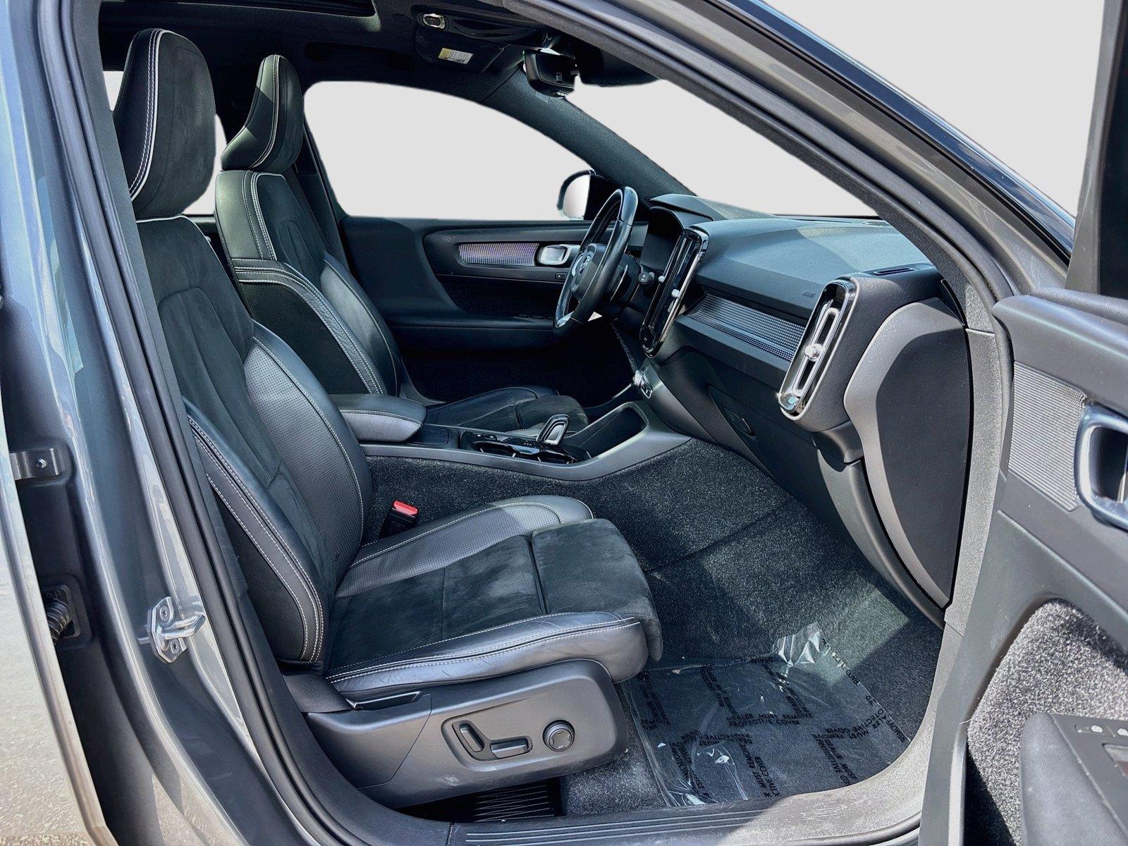 2019 VOLVO XC40 T4 R-DESIG