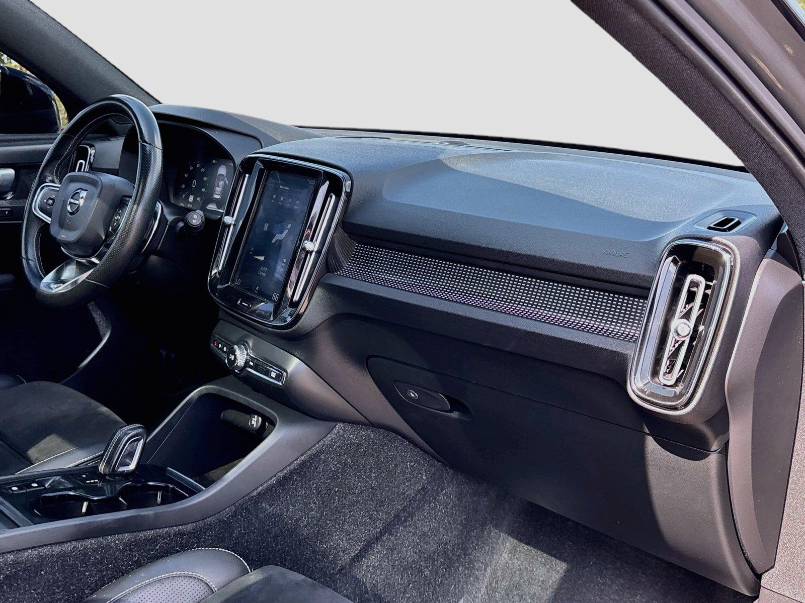 2019 VOLVO XC40 T4 R-DESIG