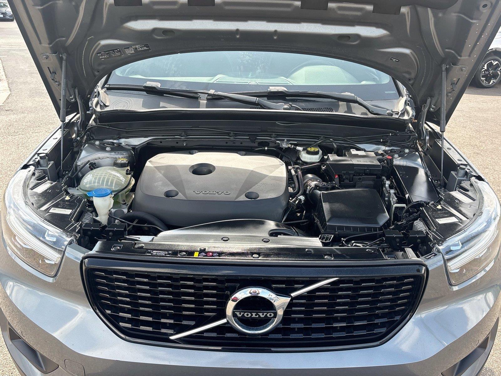 2019 VOLVO XC40 T4 R-DESIG