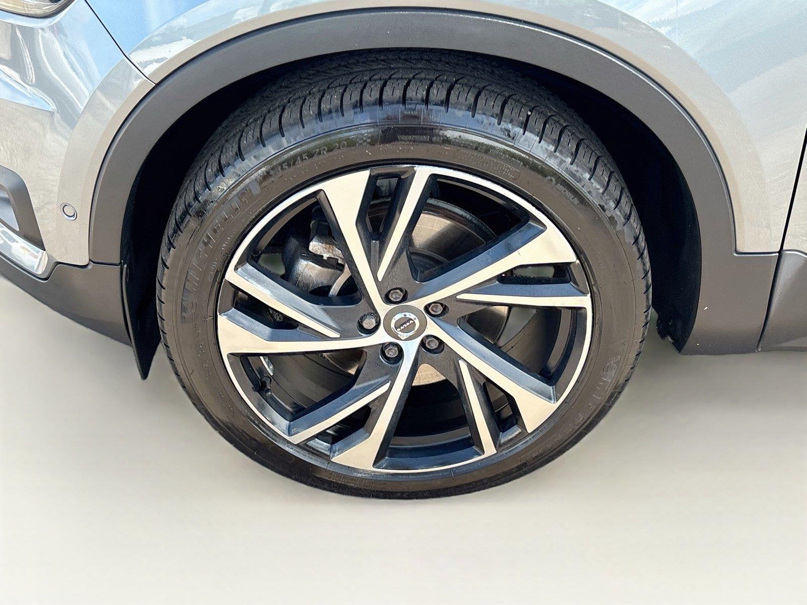 2019 VOLVO XC40 T4 R-DESIG