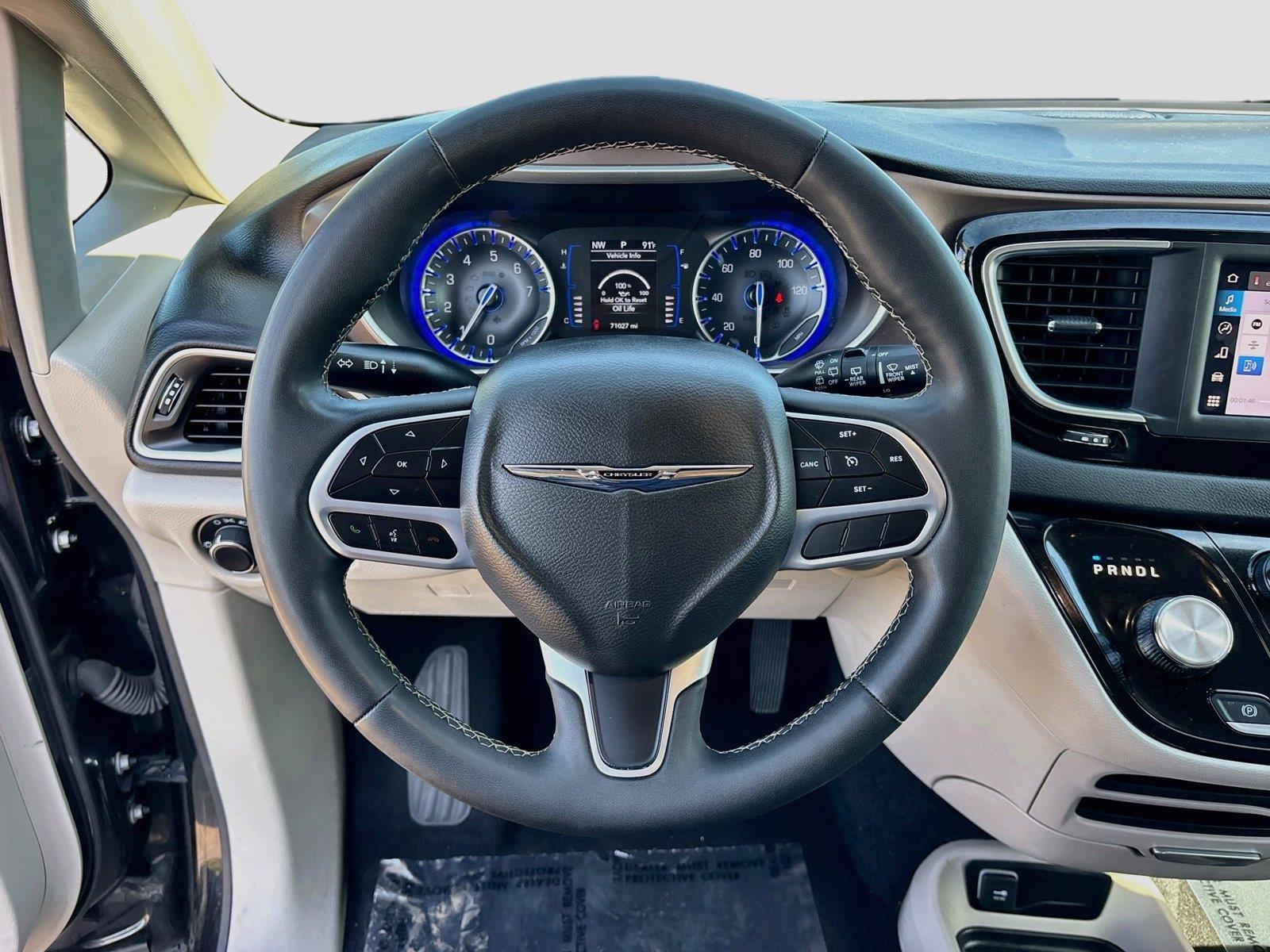 2023 Chrysler Voyager LX