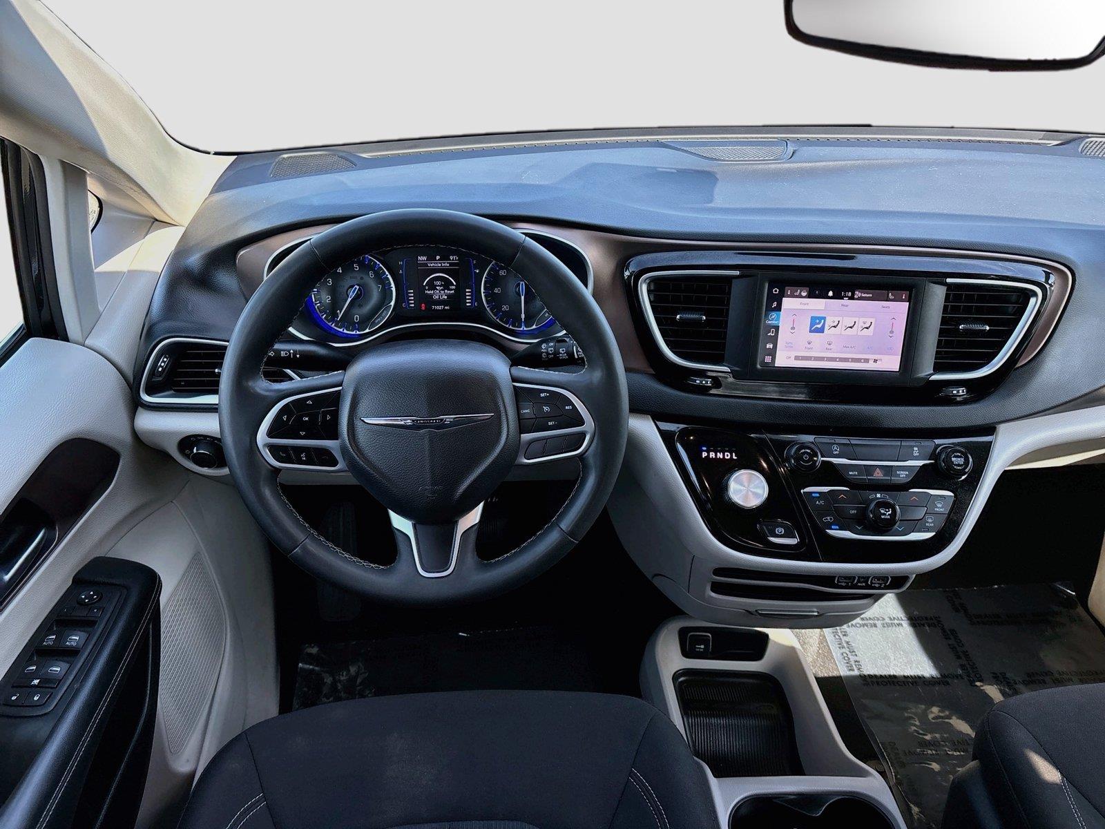 2023 Chrysler Voyager LX