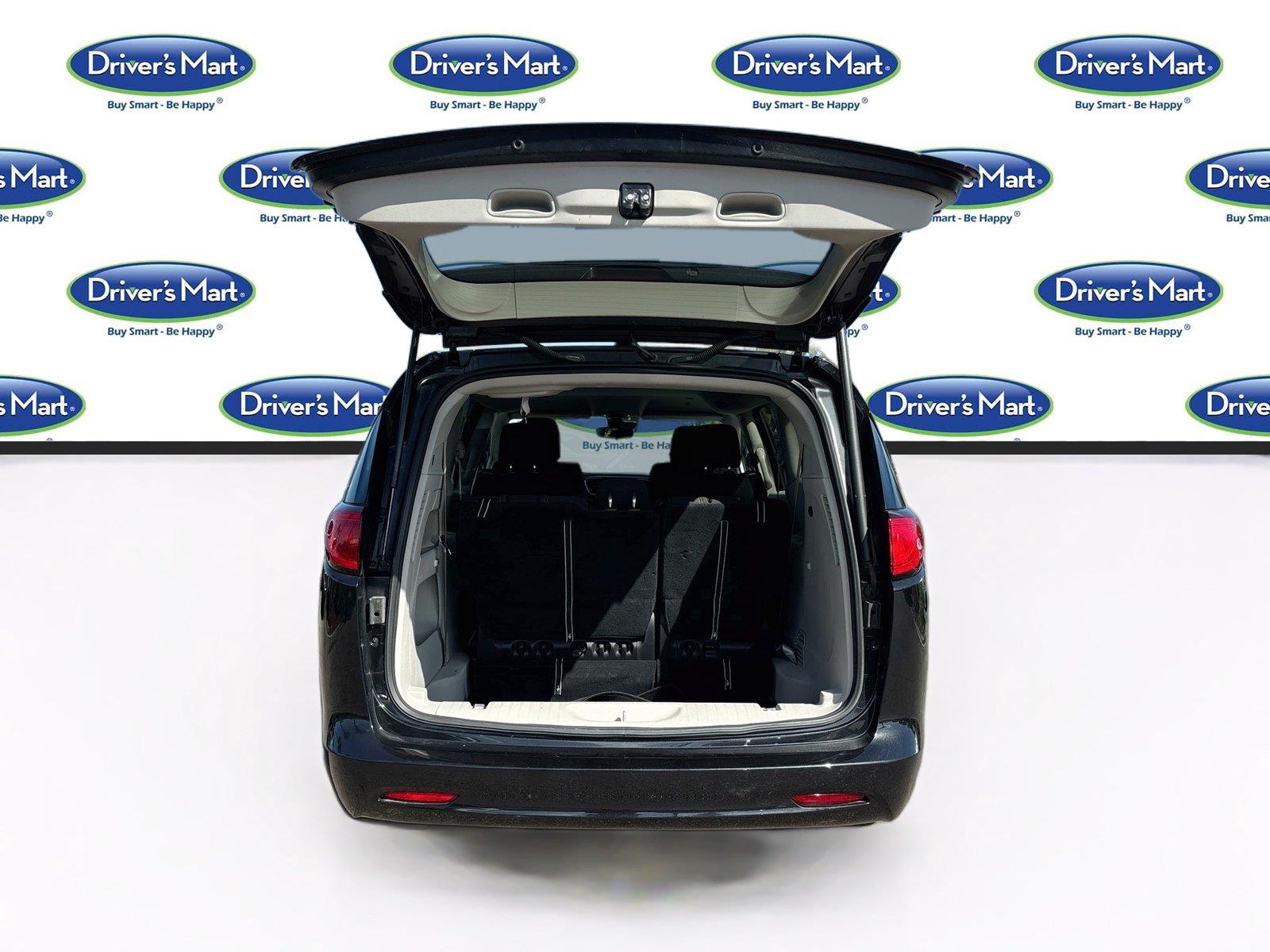 2023 Chrysler Voyager LX