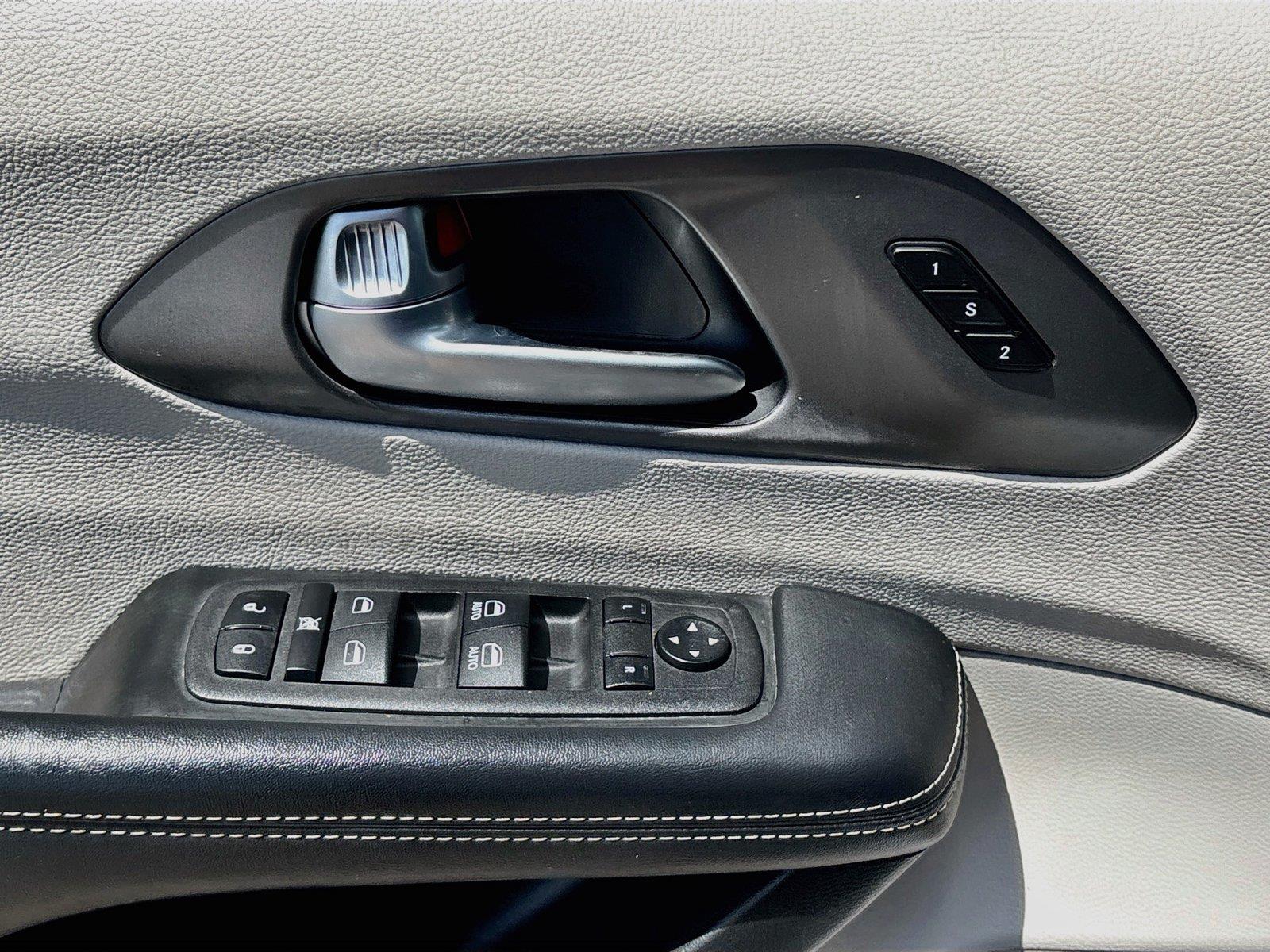2023 CHRYSLER PACIFICA TOURIN