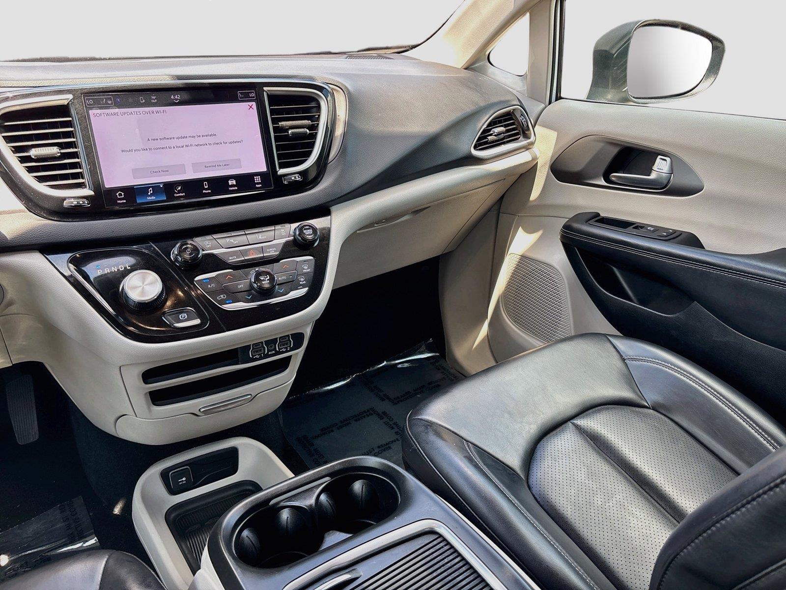 2023 CHRYSLER PACIFICA TOURIN
