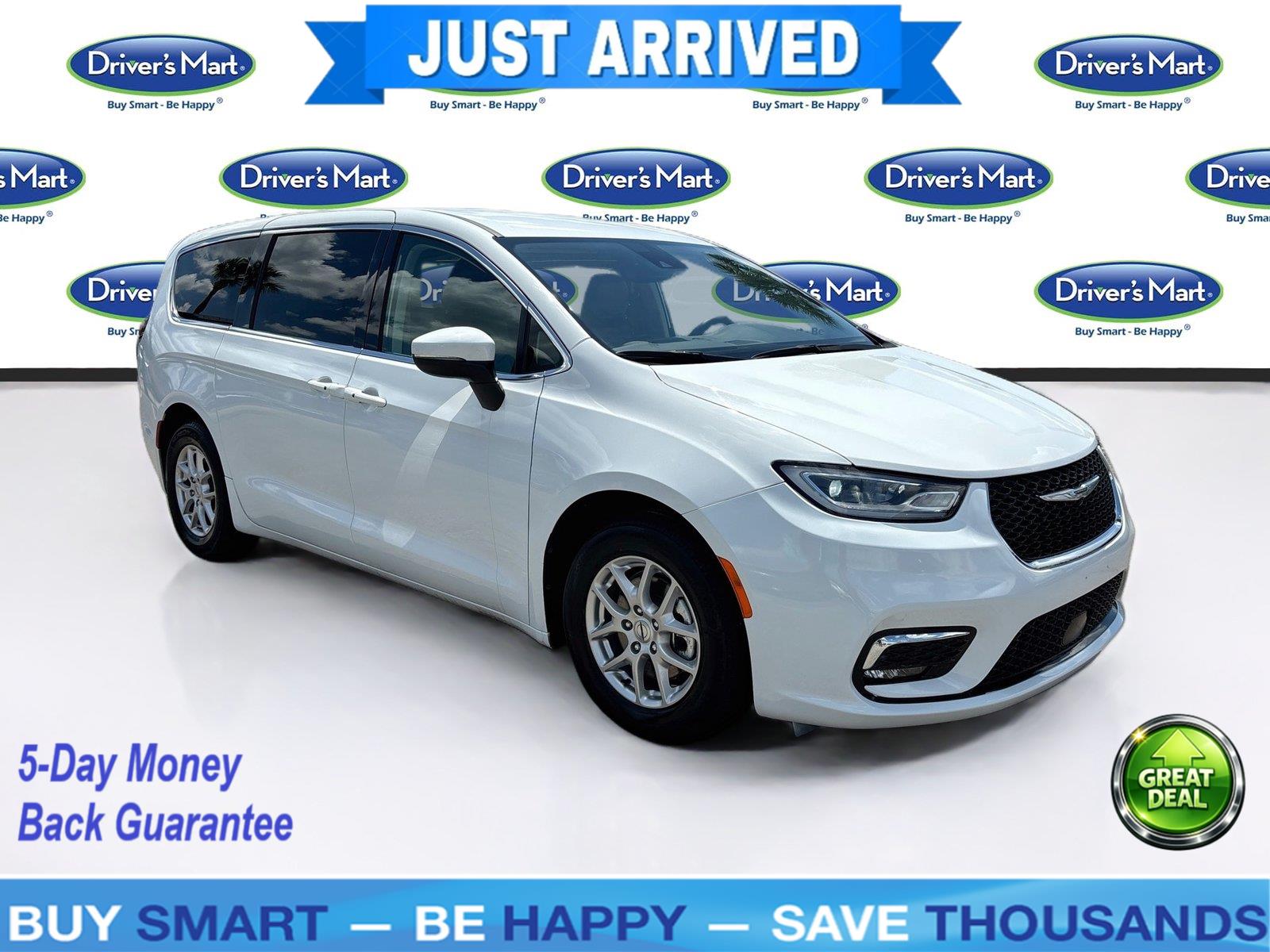White 2023 Chrysler Pacifica Minivan Front-Wheel Drive Automatic