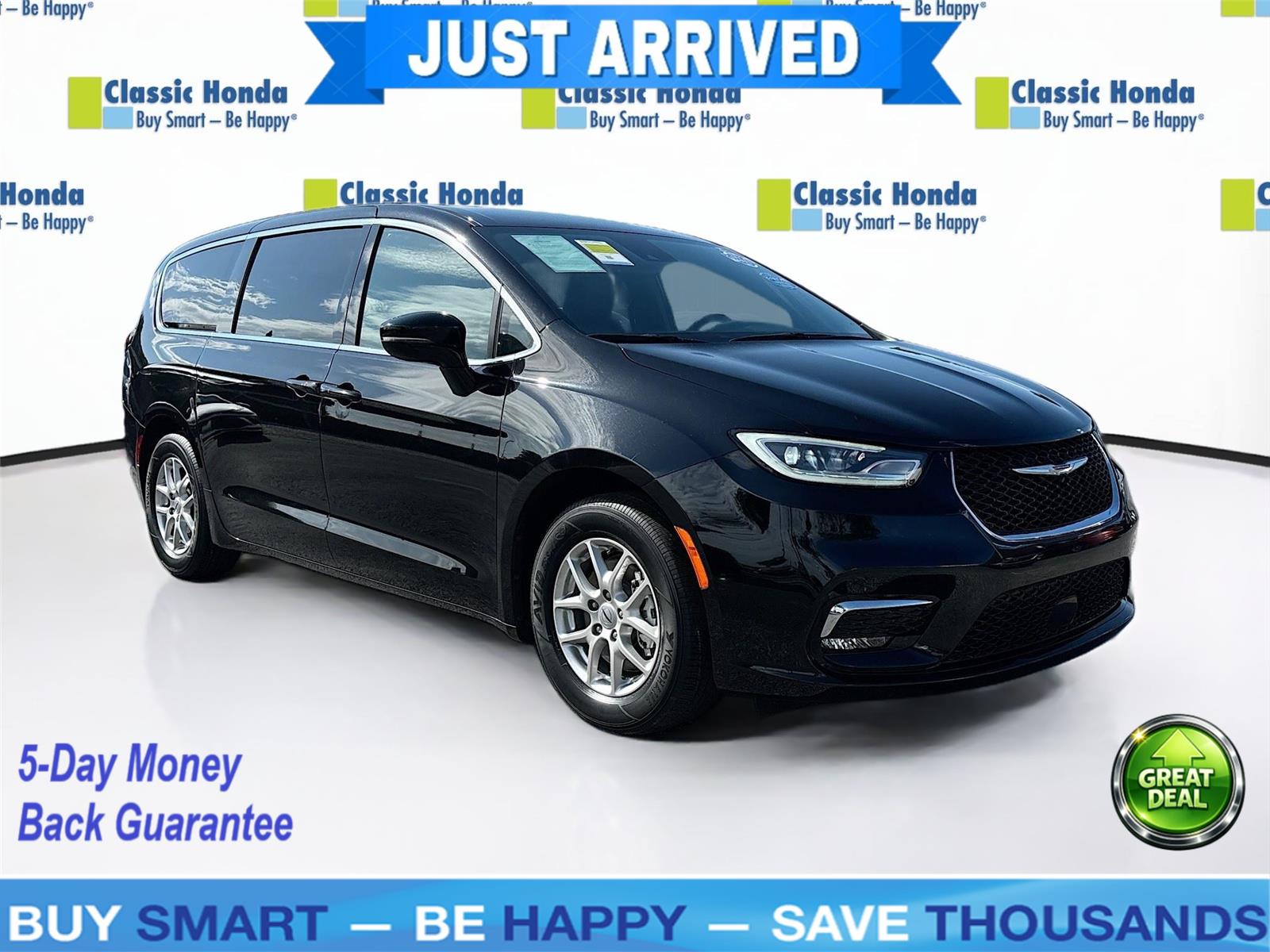 Diamond Black Crystal Pearlcoat 2025 Chrysler Pacifica Minivan Front-Wheel Drive 9-Speed Automatic