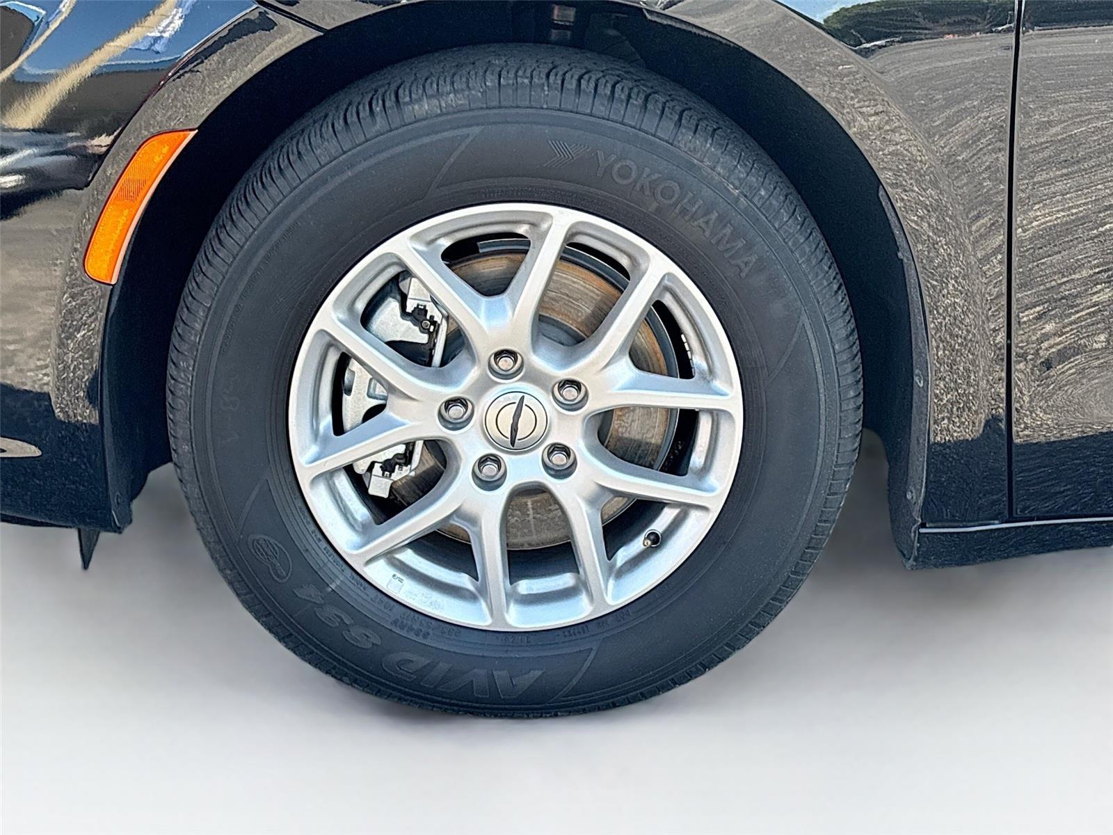 2025 Chrysler Pacifica Select
