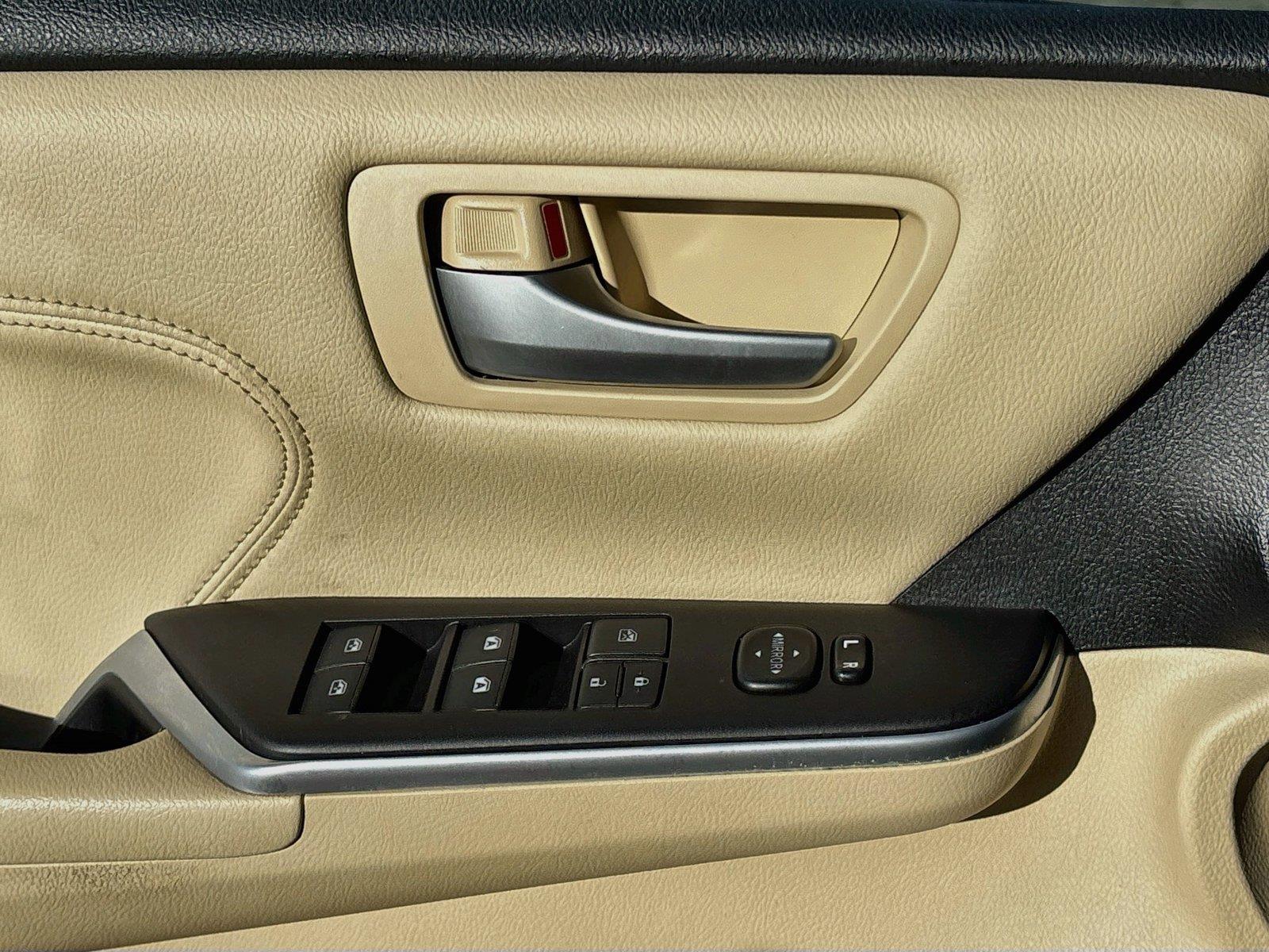 2016 Toyota Camry Hybrid XLE