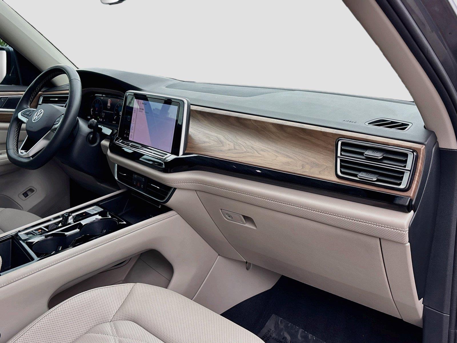 2024 Volkswagen Atlas 2.0T SE w/Technology