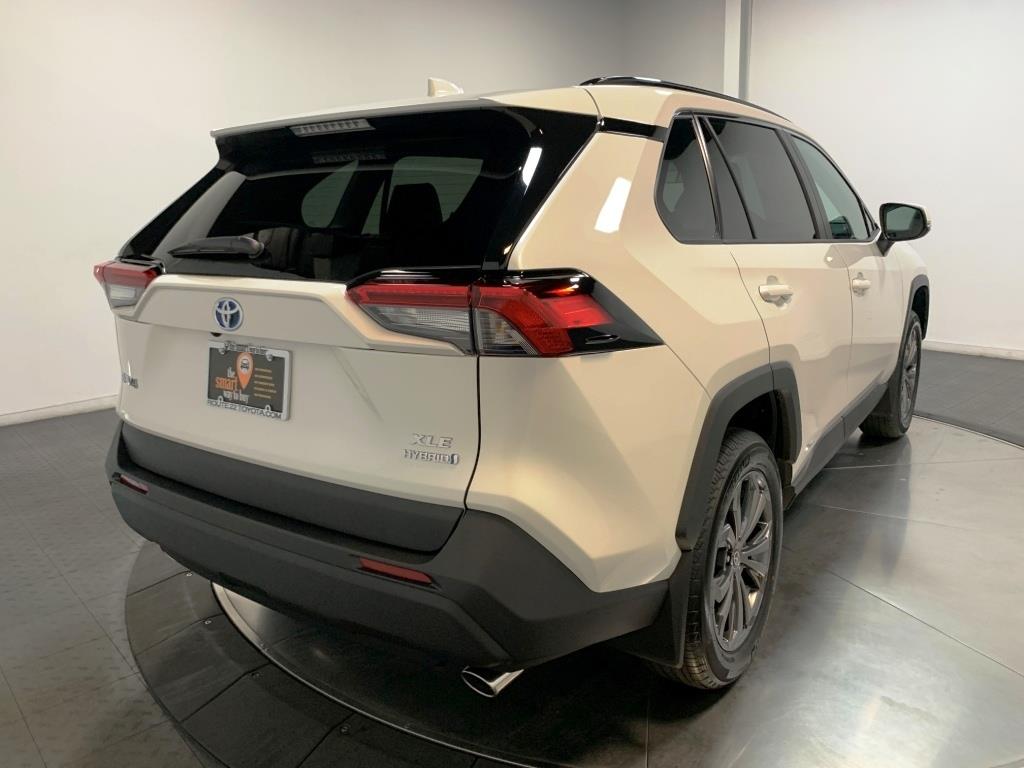 2024 Toyota RAV4 Hybrid XLE Premium 8