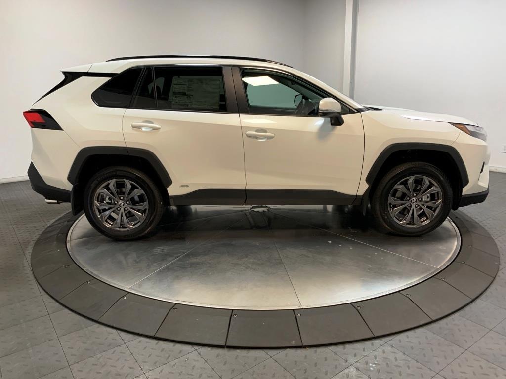 2024 Toyota RAV4 Hybrid XLE Premium 9