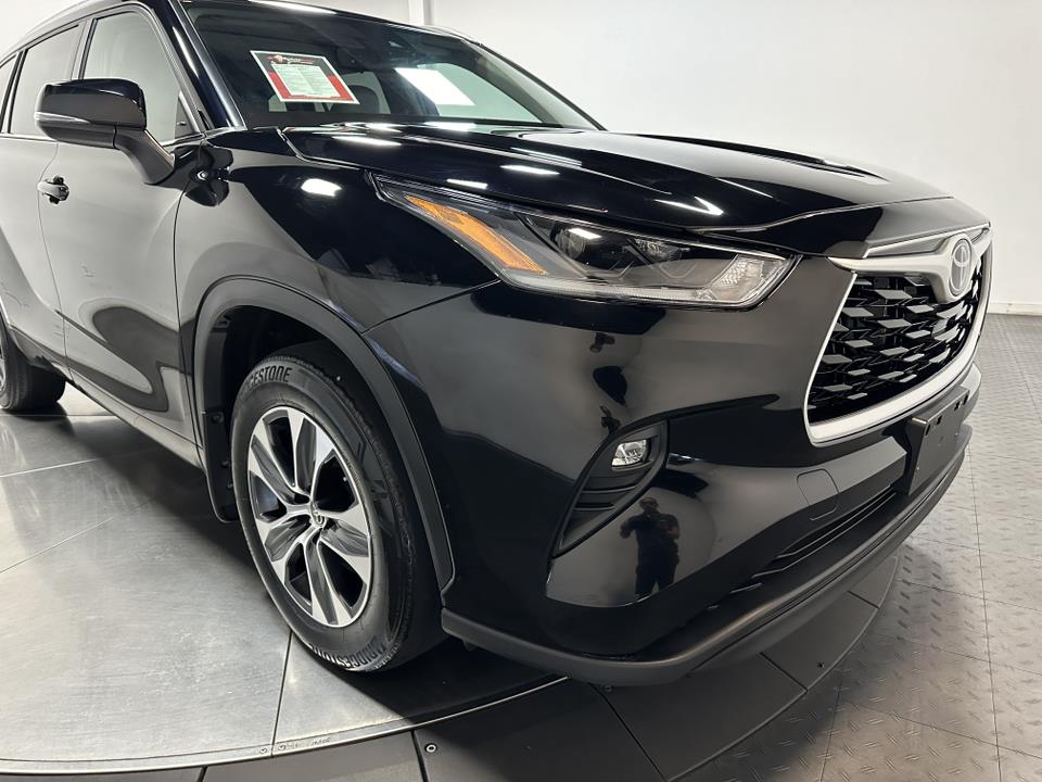 2021 Toyota Highlander XLE 3