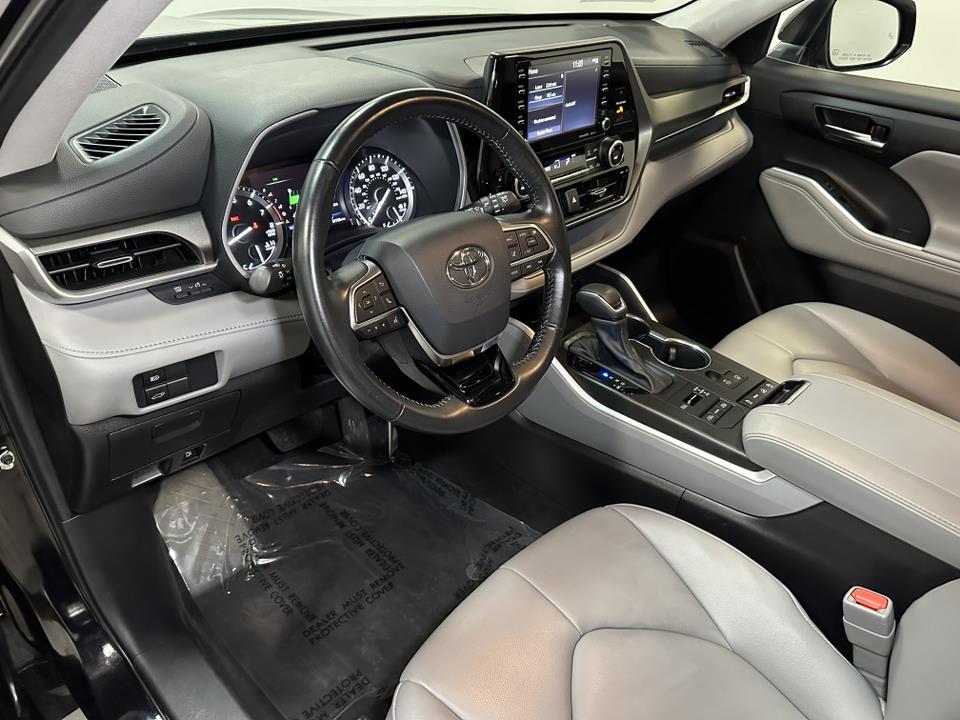 2021 Toyota Highlander XLE 24