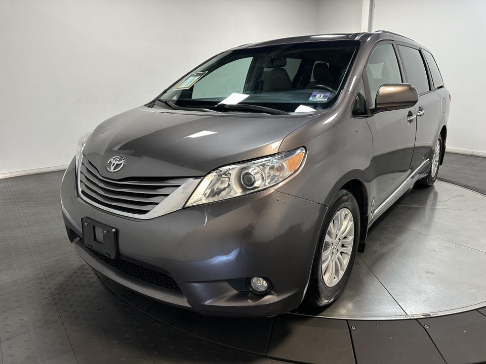 2017 Toyota Sienna XLE 6