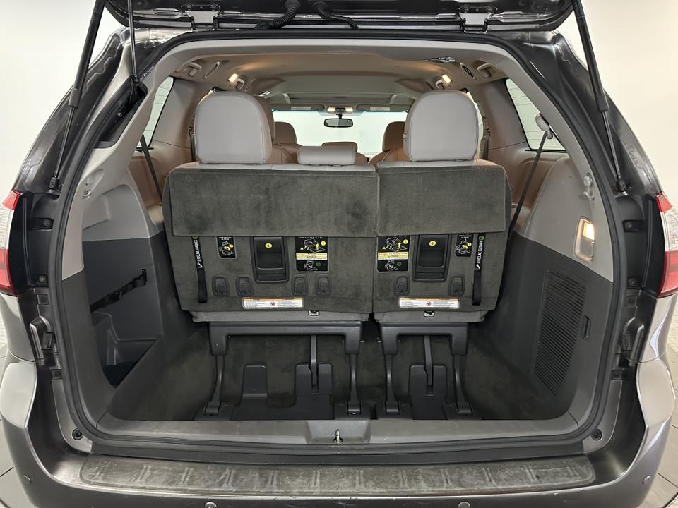 2017 Toyota Sienna XLE 30