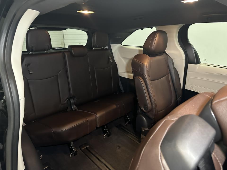 2023 Toyota Sienna Platinum 34