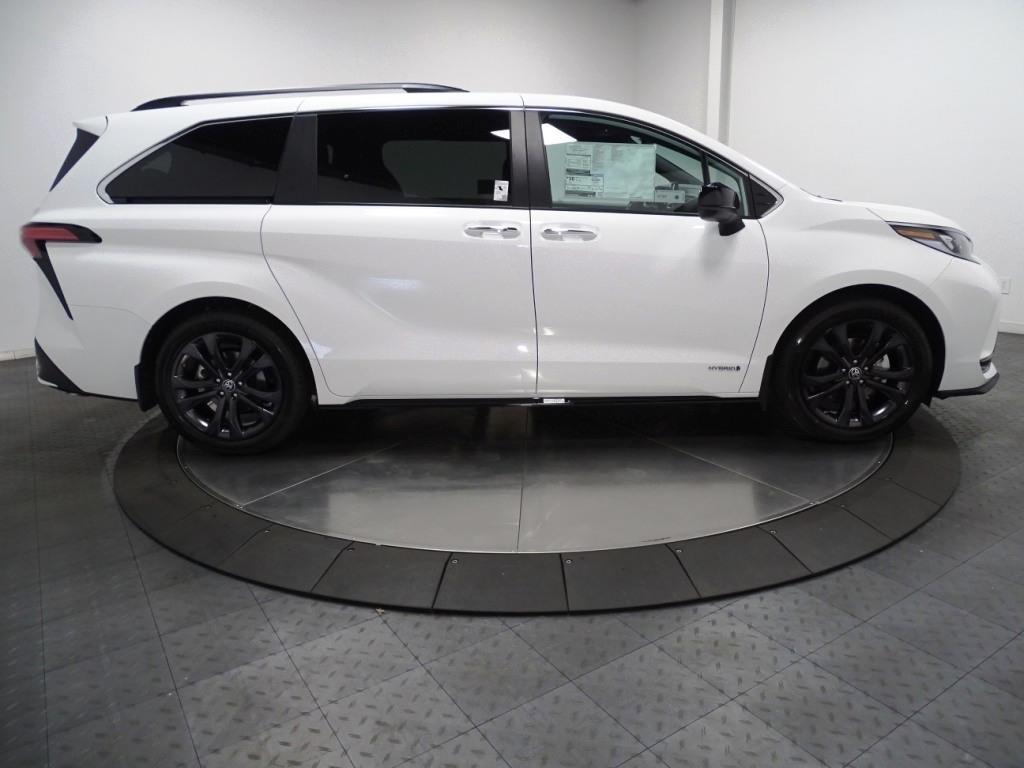 2024 Toyota Sienna XSE 8