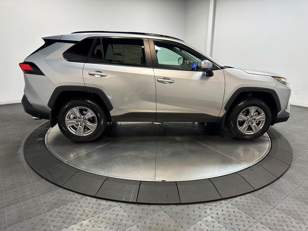 2024 Toyota RAV4 LE 9