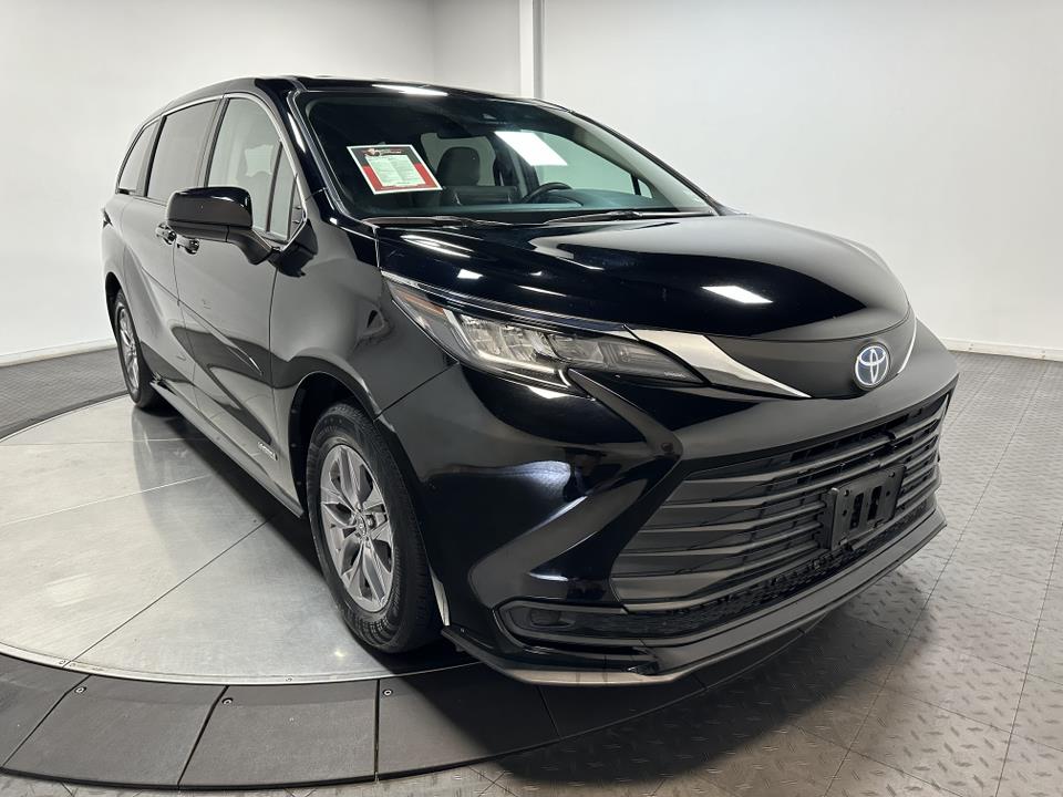 2021 Toyota Sienna LE 2