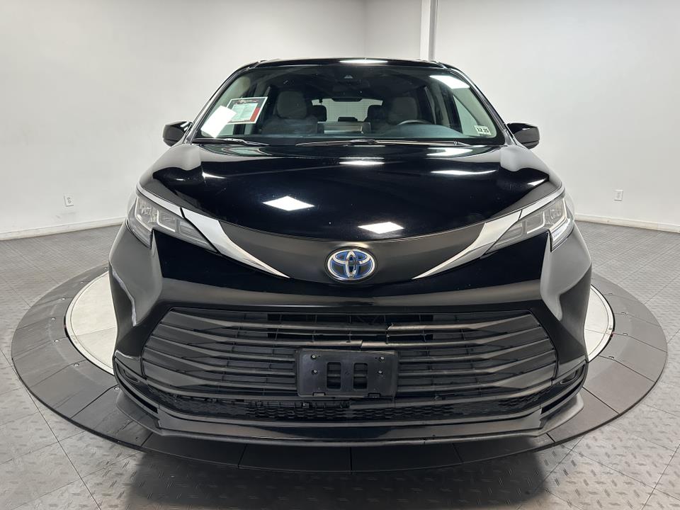 2021 Toyota Sienna LE 4