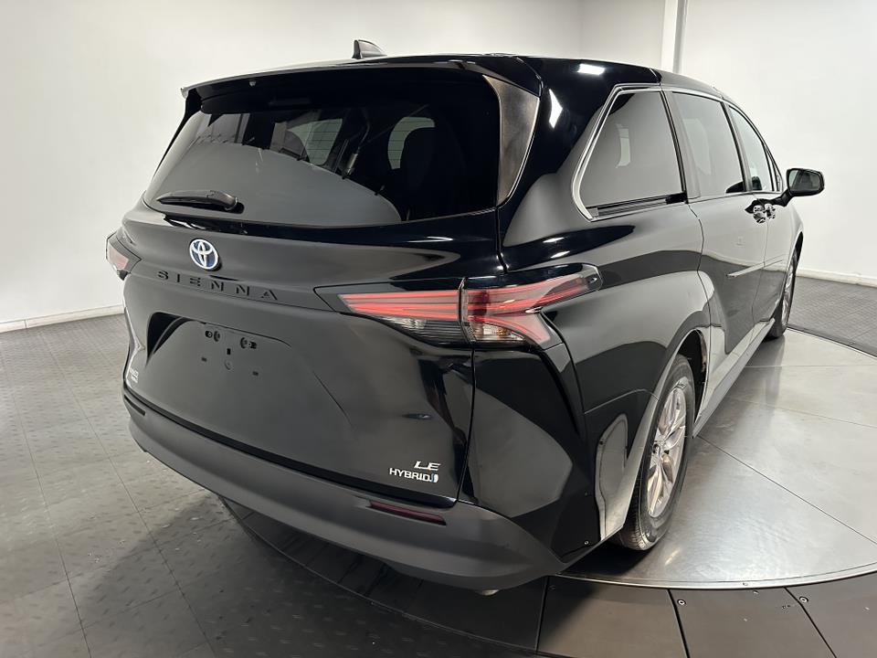 2021 Toyota Sienna LE 13