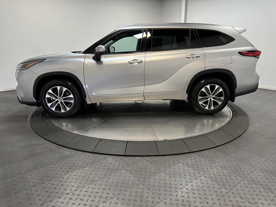 2021 Toyota Highlander XLE 8