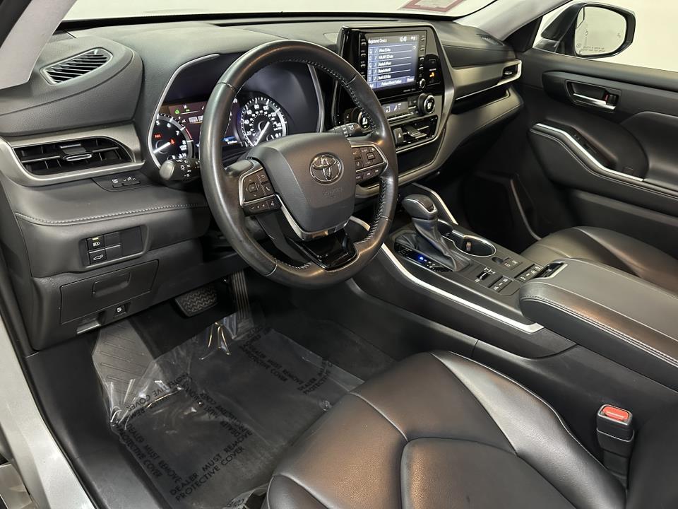 2021 Toyota Highlander XLE 24