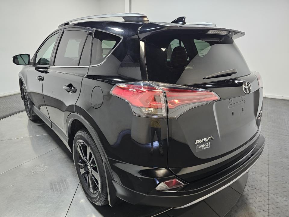 2018 Toyota RAV4 XLE 9