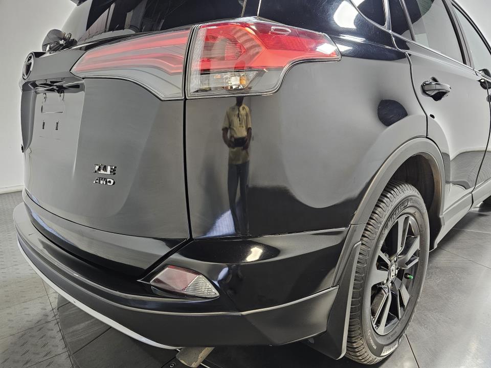 2018 Toyota RAV4 XLE 14