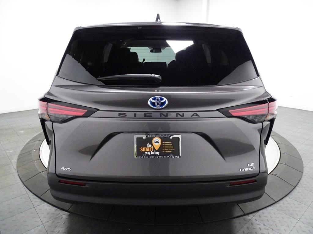 2024 Toyota Sienna LE 7