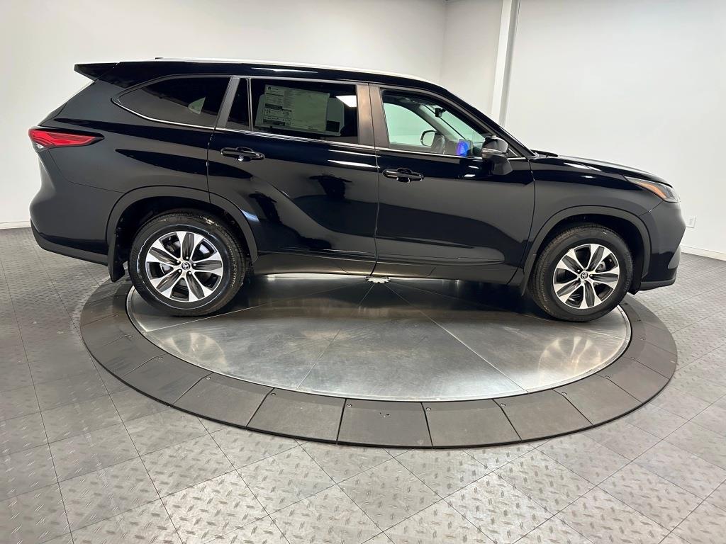 2024 Toyota Highlander XLE 9